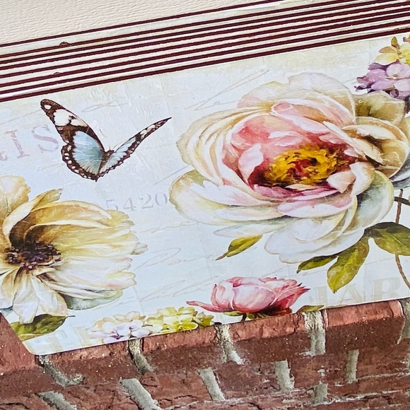 8 GUC Paris Flowers and a Butterfly Place Mats Slightly Used but Still Clean🦋🌸 - Picture 8 of 16